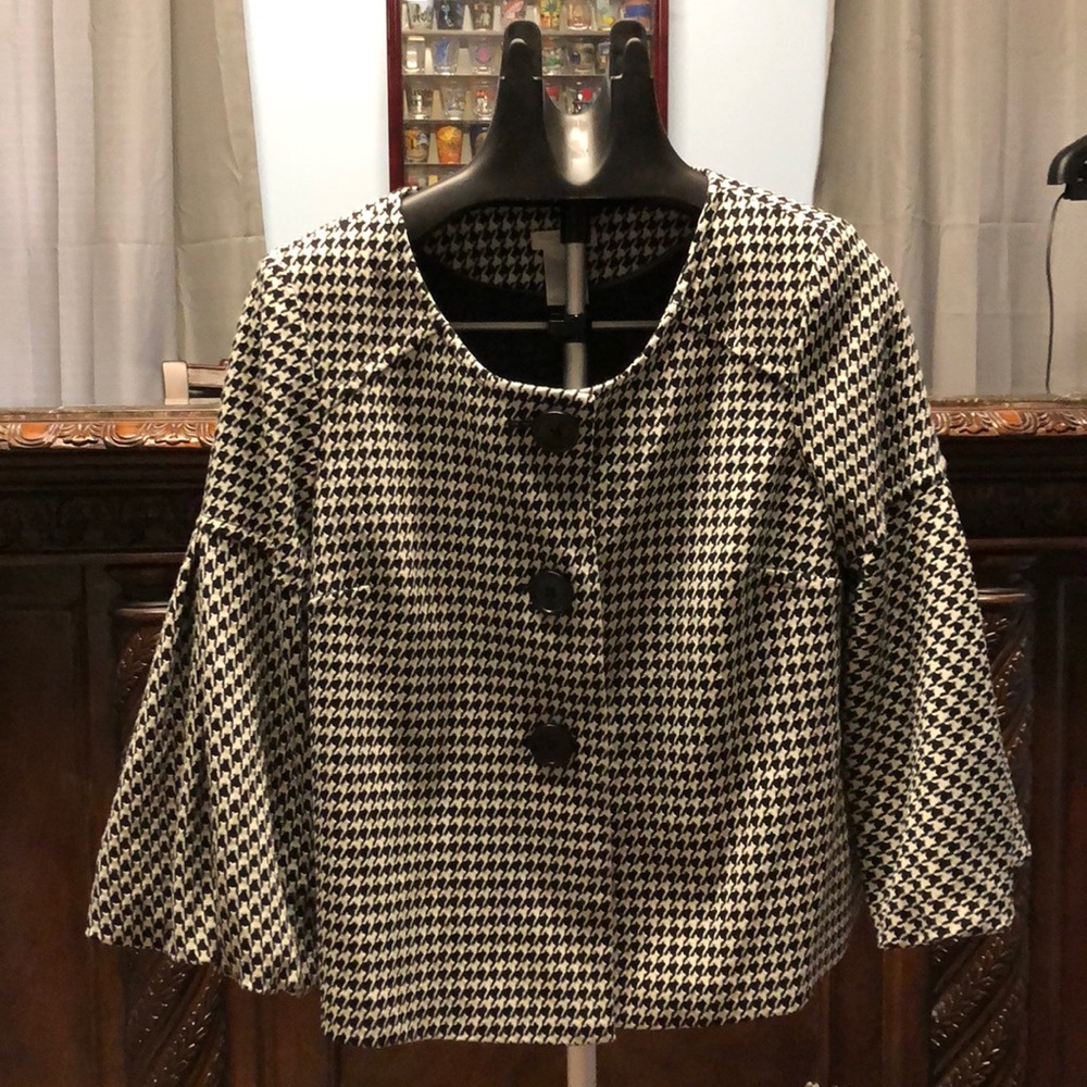 Cute houndstooth jacket w/bell sleeves